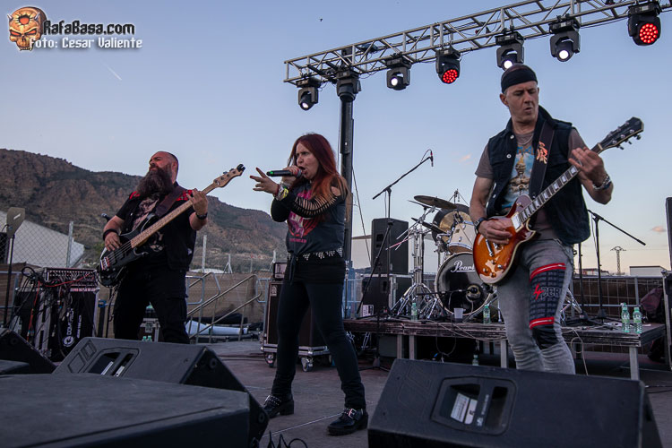 4 BAJO ZERO - MAYOS METAL LIVE